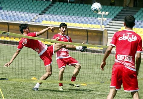 هیجان نیم وجبی‌ها در تمرین پرسپولیس(عکس)