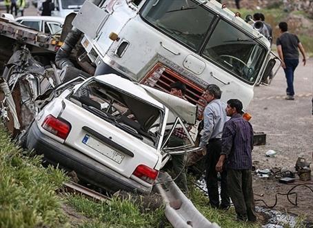 باز هم حادثه در جاده های سرباز/ برخورد پراید با تریلی جان ۳ مسافر را گرفت